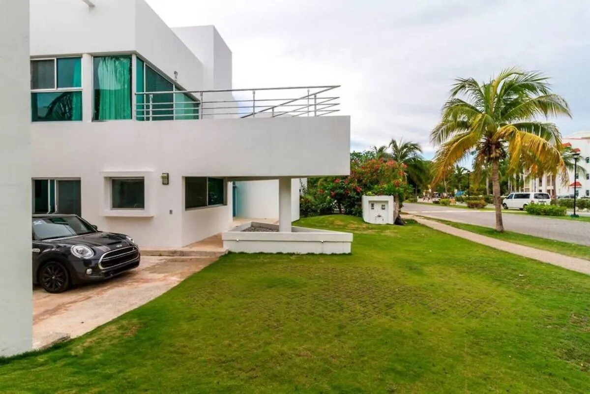 Tropical Private Pool Villa In Gated Upscale Area Playa del Carmen