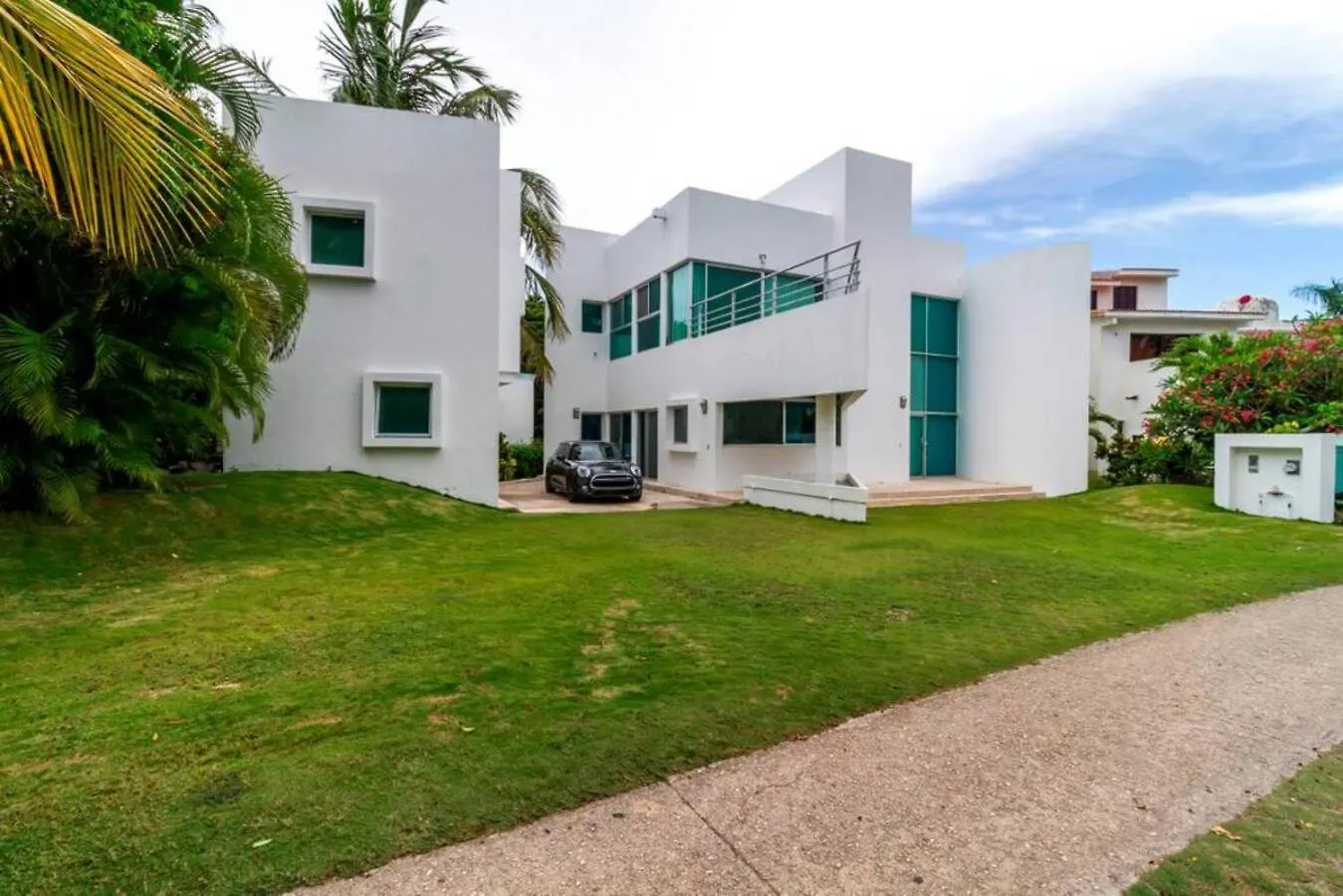 Tropical Private Pool Villa In Gated Upscale Area Playa del Carmen