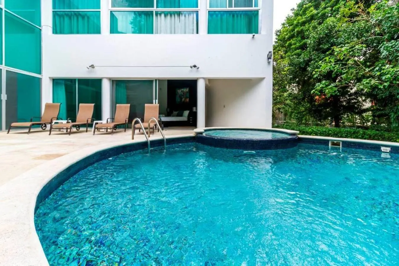 Tropical Private Pool Villa In Gated Upscale Area Playa del Carmen
