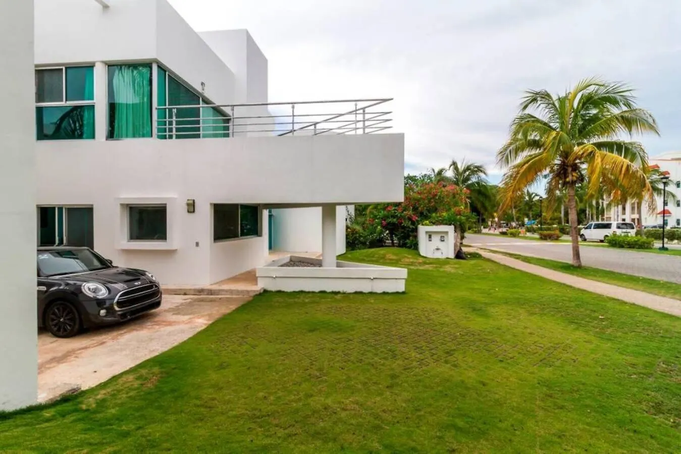 Tropical Private Pool Villa In Gated Upscale Area Playa del Carmen
